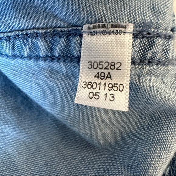 Victoria's Secret Women’s Blue Denim Button Up Long Sleeve Shirt Size: Large - Picture 7 of 9